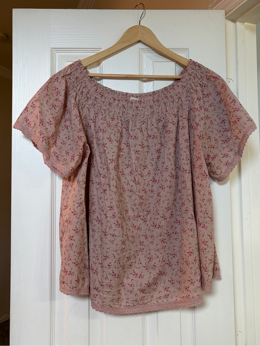 Easel Women’s Pink Floral Wide Shoulder Top